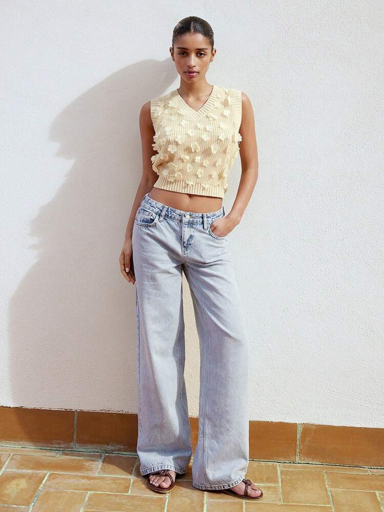 SHEIN Maija Blusa corta de punto casual con escote en V sin mangas y adorno floral amarillo para mujer, ideal para vacaciones de verano