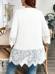 SHEIN Clasi Blusa casual de talla grande para mujer con cuello en V, unicolor, parches y encaje