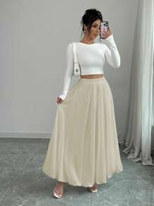 Gloray Longue jupe satinée à haute taille et ligne A avec fleur blanche en bouton - Nude - Voir 5