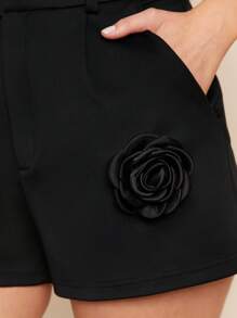 SHEIN Clasi Quần short ống rộng họa tiết hoa 3D màu đen thanh lịch dành cho nữ - màu đen - Xem 3