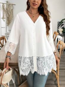 SHEIN Clasi Blusa casual de talla grande para mujer con cuello en V, unicolor, parches y encaje