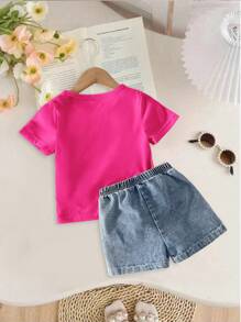 SHEIN Set de 2 piezas de conjunto de verano para niña - Camiseta de unicolor con lazo lindo y jeans de mezclilla clara, casual y cómodo