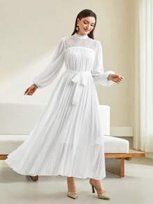 Modelyn Vestido de noche largo con cuello alto, mangas farol, cinturón y ruedo plisado - Blanco - Ver 1