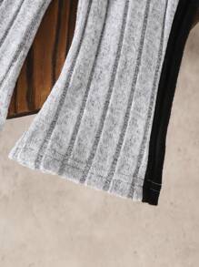 SHEIN 2件組女嬰休閒羅紋拼接配色短袖上衣與鬆緊腰喇叭褲套裝，舒適黑色夏季度假女嬰套裝 - 灰色 - 查看 8