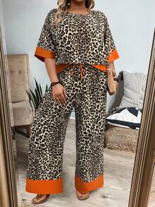 SHEIN LUNE Bộ 2 chiếc áo thun tay ngắn cổ tròn họa tiết da báo cỡ lớn cho nữ và quần dài, lễ hội, tiền cũ - Nhiều màu - Xem 5