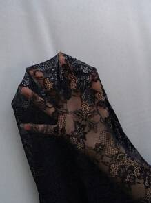 SHEIN VCAY Plus Size Sexy Doorschijnende Kanten Uitlopende Broek