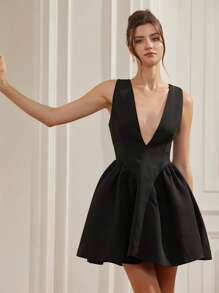 Aveloria Rosie Sexy Franse stijl Diepe V-hals Mouwloze Gerimpelde Taille Uitlopende Korte Jurk Voor Vrouwen