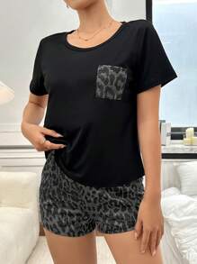Conjunto de pijama de cuello redondo y manga corta con estampado de leopardo