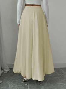 Gloray Longue jupe satinée à haute taille et ligne A avec fleur blanche en bouton - Nude - Voir 2