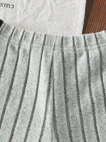 SHEIN 2 件套女婴套装：弹性罗纹针织拼布荷叶边短袖短款上衣和喇叭形松紧腰裤，舒适休闲装，适合居家和户外，春夏秋季 - 薄荷綠 - 查看 7
