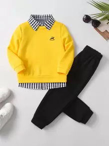 SHEIN 2 stuks Kids Boys Casual Geel Borduurwerk Sweatshirt en Zwarte Broek Set, Comfortabele Outfit Voor De Lente