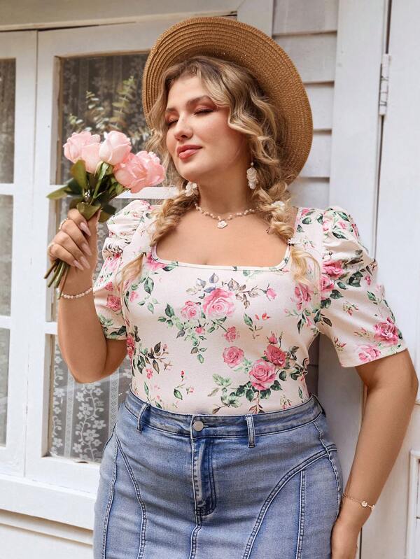 SHEIN VCAY Damen Große Größen Lässig Floral Muster Quadratischer Ausschnitt Kurzarm T-Shirt