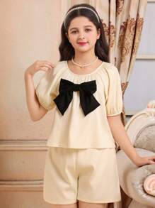 SHEIN Bộ đồ 2 món cho bé gái tuổi mới lớn, áo tay dài đèn lồng màu mơ kết hợp với quần short họa tiết bướm đen, phù hợp đi học, đi chơi, xuân/hè, Blocstyle Core, phong cách thể thao Miu Aesthetic - Màu be - Xem 5