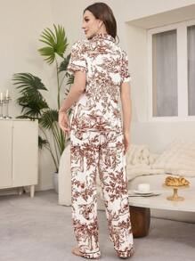 Conjunto de pijama con camisa de manga corta, cuello y pantalón corto con estampado de caracteres y paisajes de estilo chino - Color caoba - Ver 2