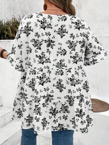 SHEIN CURVE+ Blusa vintage de manga farol con estampado floral diminuto y smock para mujer talla grande, para vacaciones de verano, estilo boho, para mujer, playa - Blanco y Negro - Ver 2