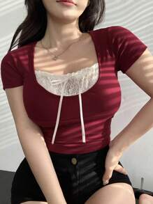 Dazy Plus Blusa de talla grande con encaje contrastante y manga corta ajustada, top rojo primavera/verano, blusas lindas