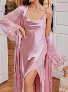 蓬松装饰荷叶边下摆缎面性感睡袍女士睡衣套装