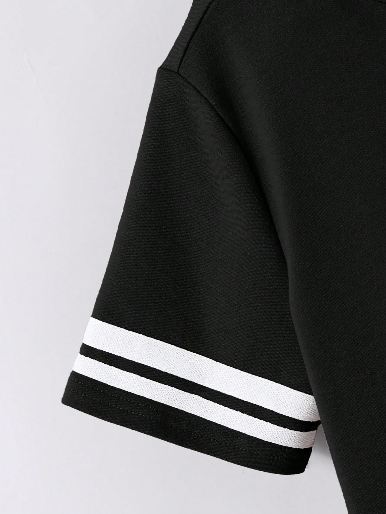 SHEIN طقم تي شيرت كم قصير رقبة طاقم وسروال جوغر مز...