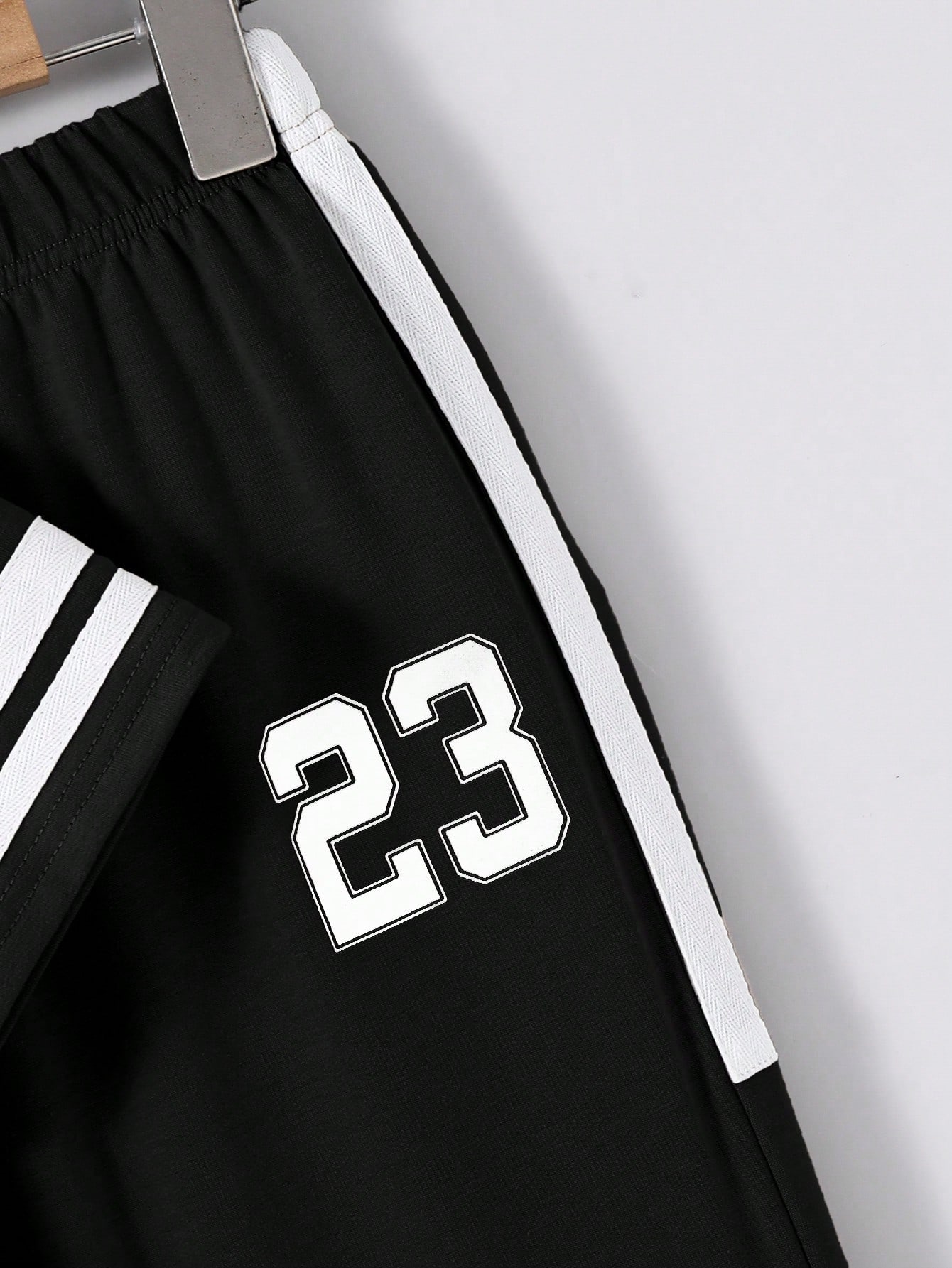 SHEIN طقم تي شيرت كم قصير رقبة طاقم وسروال جوغر مز...