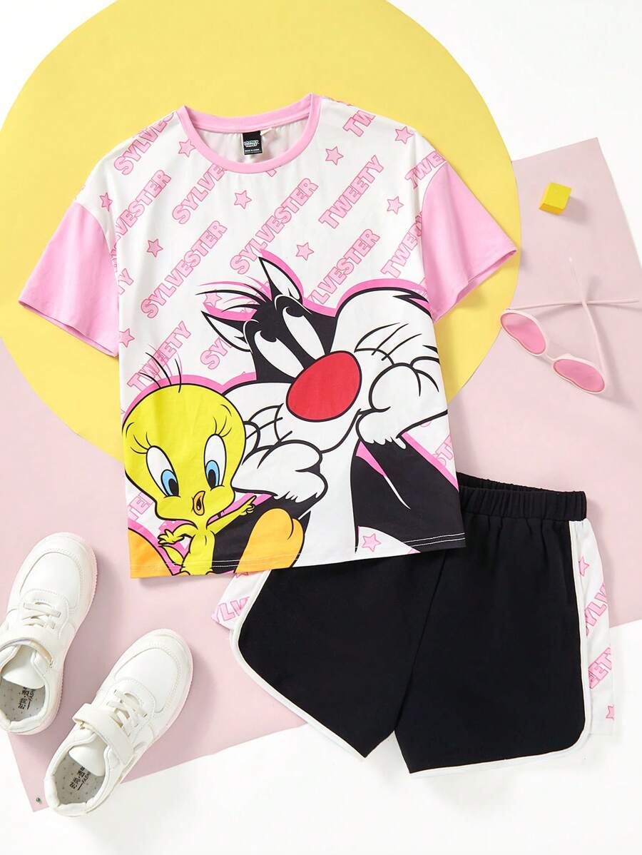 LOONEY TUNES X SHEIN طقم سروال قصير كاجوال أسود و تيشيرت نصف كم مطبوع بنقشات فتاة المراهقة القطة السوداء والبطة الصفراء والرسوم الوردية