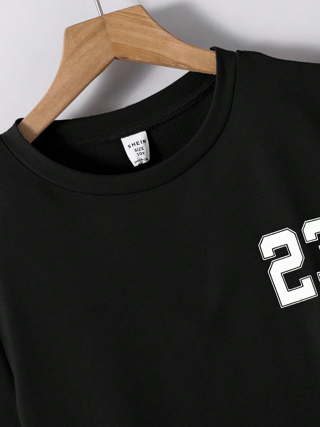 SHEIN طقم تي شيرت كم قصير رقبة طاقم وسروال جوغر مز...