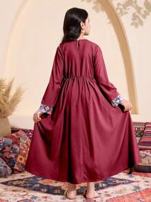 Abito a maniche lunghe con collo a ciambella e stampa geometrica, con design a frange, per ragazze pre-adolescenti