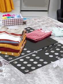 SHEIN Planche de pliage ample et pliante pour organiser le rangement des t-shirts, pantalons, chemises et vêtements dans la penderie. Accessoire de pliage.