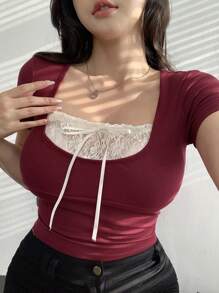 Dazy Plus Blusa de talla grande con encaje contrastante y manga corta ajustada, top rojo primavera/verano, blusas lindas