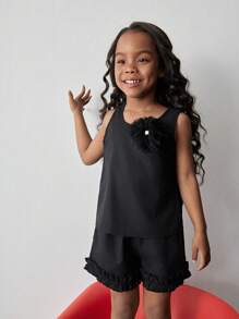 Maija Kids Maija Kids Ensemble 2 pièces de haut court et ample avec accessoires exagérés sans manches et short à volants évasé pour jeune fille. Style doux et audacieux. Couleur noire. Décontracté/Intérieur/École. Printemps/Été