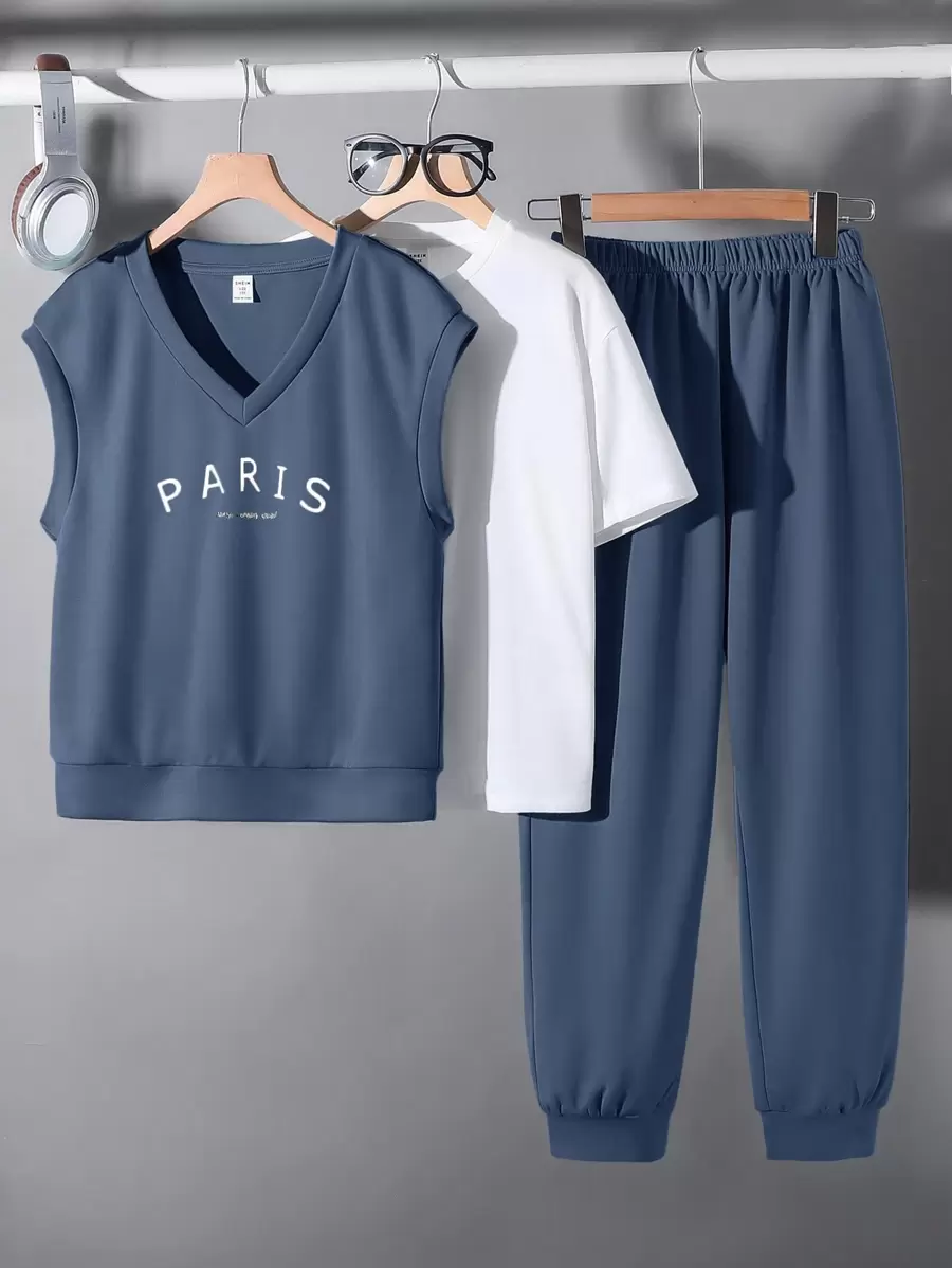 SHEIN 3 件套青少年男孩宽松字母印花 V 领背心、圆领短袖 T 恤和裤子，春夏季休闲运动装，适合上学、旅行、度假 - 霧霾藍 - 查看 1
