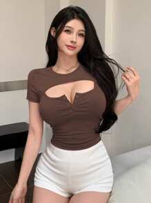 DAZY Camiseta de manga corta ajustada y con recorte sexy para mujer, crop tops para mujeres en verano