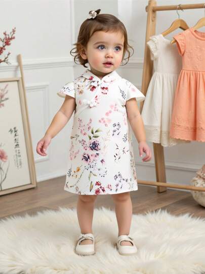 SHEIN Baby Girl Elegant blommönster med krage asymmetrisk Qipao-klänning med knapp framtill, dold dragkedja med kort ärm, vår/sommar