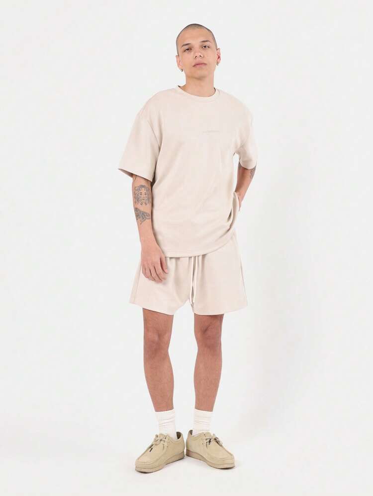 Wygodny, obszerny zestaw T-shirtu i spodenek