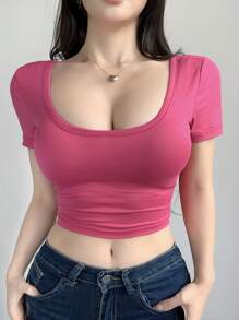 DAZY 女士方领短袖修身裹身露脐T恤，夏季度假可爱上衣 - 玫紅色 - 查看 2