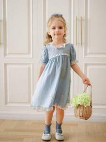 Souflis Souflis 年轻女孩荷叶边圆领宽松花卉刺绣下摆摇摆夏季连衣裙，甜美，蓝色 - 藍色 - 查看 3