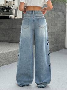 SHEIN EZwear سروال جينز نسائي فضفاض بقصة واسعة للساق، مطبوع بطبعة فيونكة وجيوب