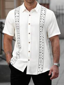 Manfinity CasualCool Camisa informal de manga corta y abotonadura sencilla con estampado gráfico para hombres de talla grande