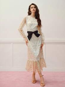 MOTF PREMIUM VESTIDO CON VOLANTE EN EL RUEDO, BORDADO FLORAL Y TELA DE MALLA - Albaricoque - Ver 3