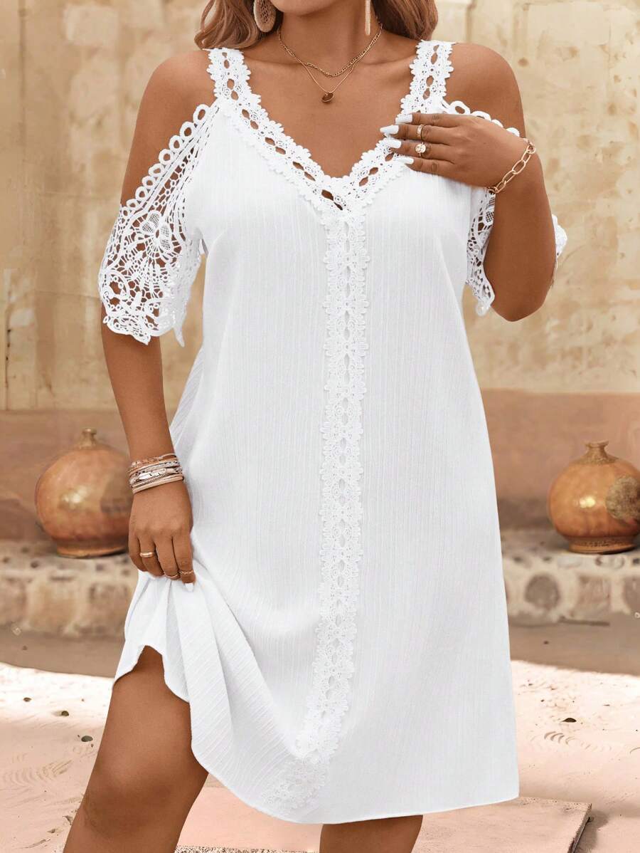 SHEIN Clasi 大码女式优雅节日花卉拼布宽松连衣裙 - 白色 - 查看 1