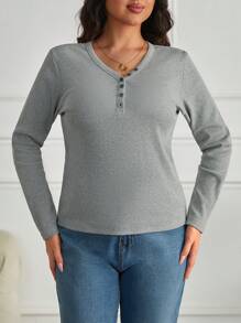 RueChic Maglietta casual a costine con bottoni a mezza plachette, per taglie comode donne
