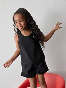 Maija Kids Maija Kids Ensemble 2 pièces de haut court et ample avec accessoires exagérés sans manches et short à volants évasé pour jeune fille. Style doux et audacieux. Couleur noire. Décontracté/Intérieur/École. Printemps/Été
