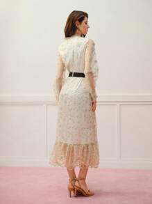 MOTF PREMIUM VESTIDO CON VOLANTE EN EL RUEDO, BORDADO FLORAL Y TELA DE MALLA - Albaricoque - Ver 4