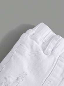 SHEIN Pantalones cortos de mezclilla blanca con bolsillo rasgado y parche para bebé niño, para primavera y verano - Blanco - Ver 4