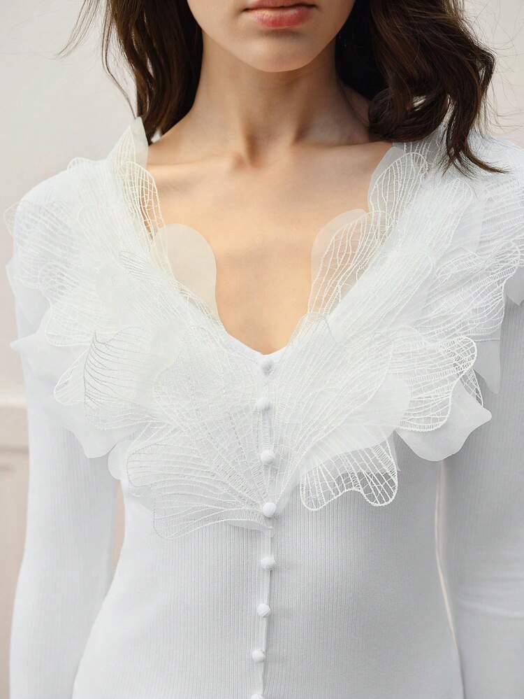 APPLIQUED V NECK T-SHIRT