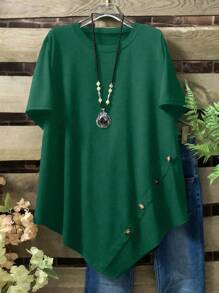 Camiseta holgada de mujer talla grande con cuello redondo, manga corta y bajo asimétrico en color liso