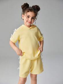 SHEIN 2 件套少女蝴蝶结装饰连帽短袖上衣和短裤套装 - 彩色 - 查看 3