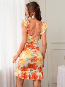 SHEIN VCAY Vestido corto con estampado floral, volantes en el bajo y lazo delantero, estilo vacacional para mujeres