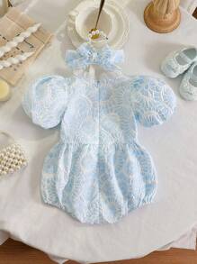 SHEIN 两件套包括：1件优雅的荷叶边领连体衣（带泡泡袖）和1个配套发带，适合女婴。 - 藍色 - 查看 2