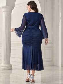 Modelyn Abito elegante da donna taglia grande, monocolore, con scollo a V incrociato, maniche a campana arricciata e orlo a coda di pesce