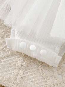 SHEIN 夏季新生女宝宝白色罗纹拼接立体花朵网纱蝴蝶结连衣裙和发带